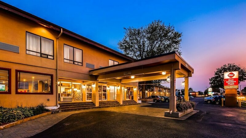 Гостиница Best Western Plus Ottawa/Kanata Hotel & Conference Centre