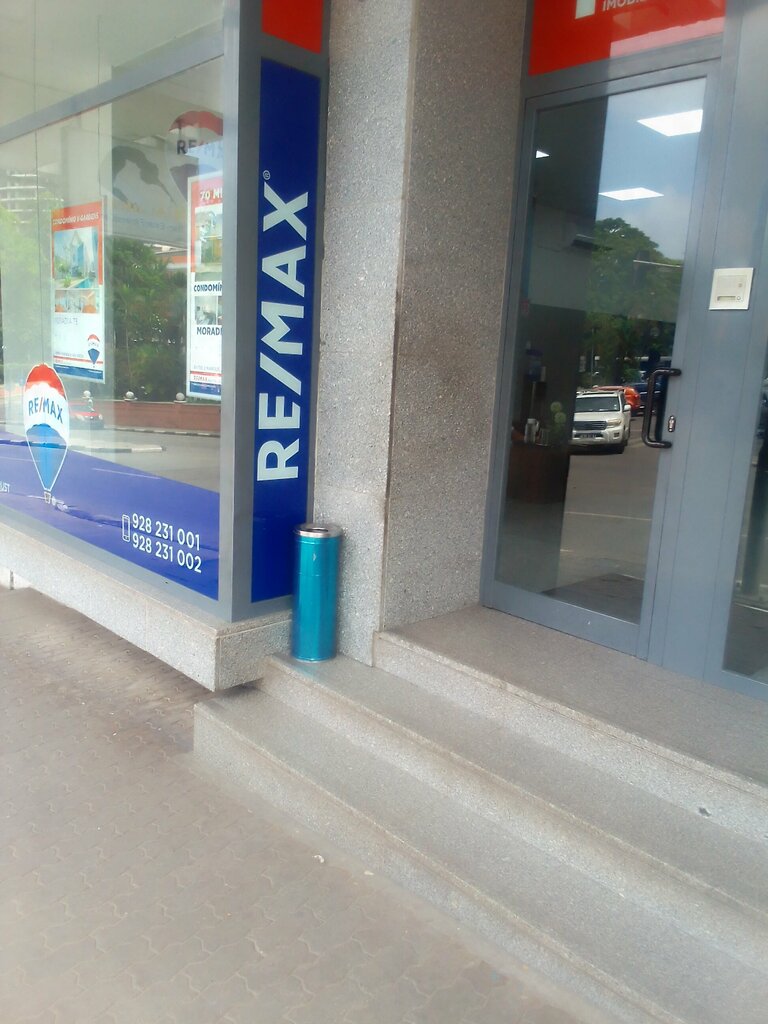 Real estate agency Re/max Angola Multitrust, Loanda, photo