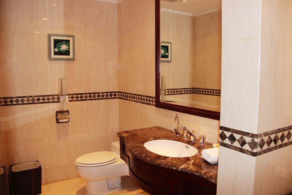 Фото Oriental Riverside Hotel Shanghai (Shanghai International Convention Center)