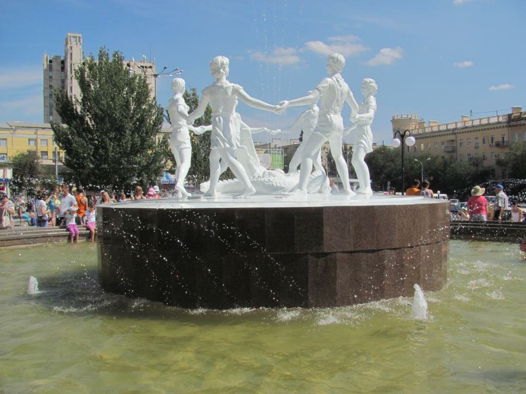 Fountain Detskiy khorovod Fountain, Volgograd, photo