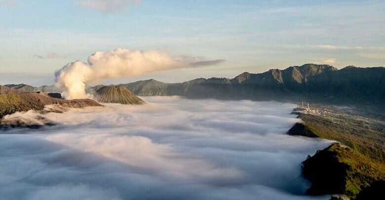 Observation deck Puncak B29, East Java, photo