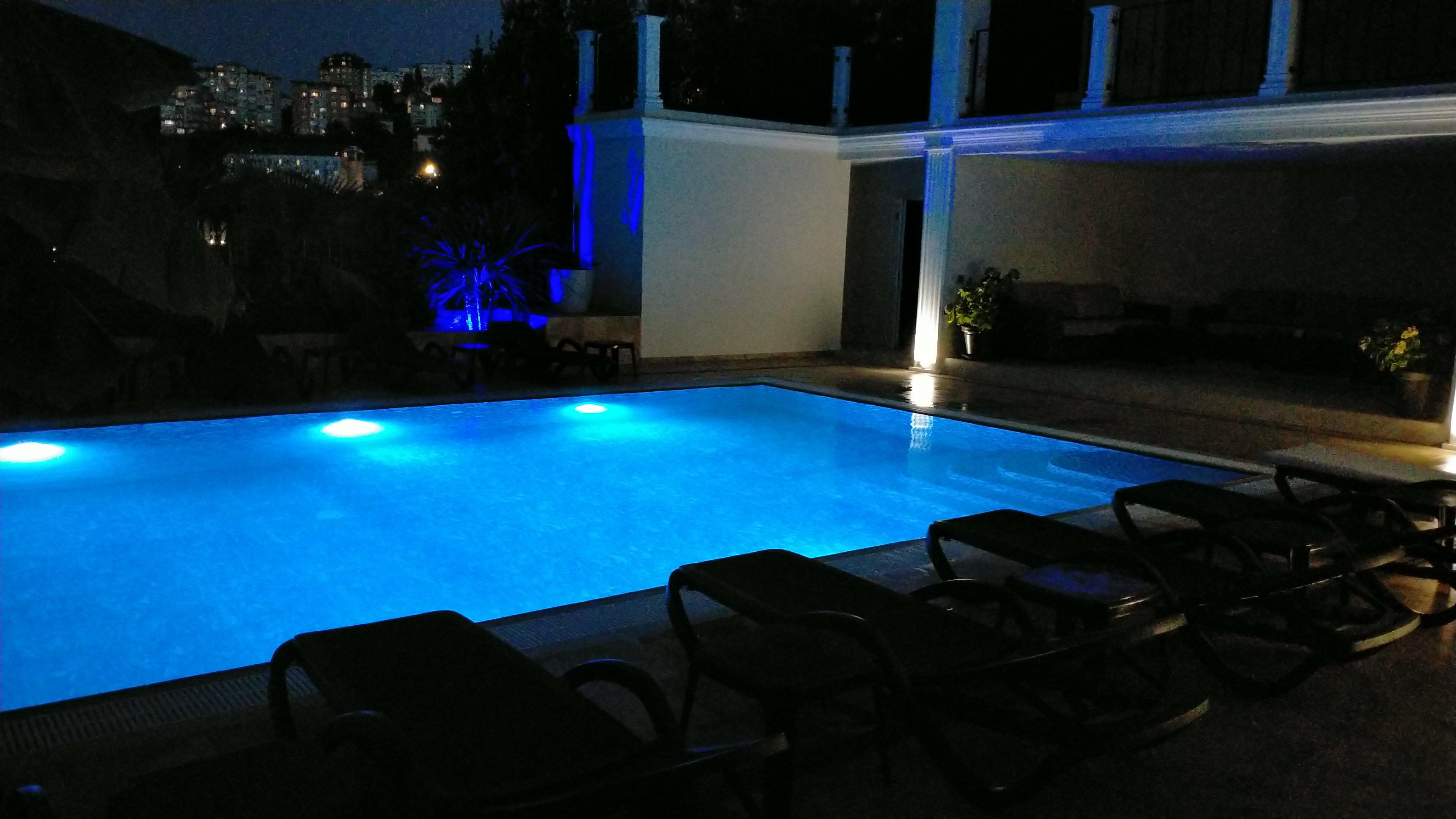 Фото The White Residence