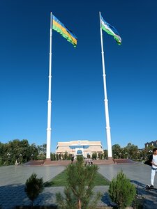 Bandera De Karakalpakstán (Republic of Karakalpakstan, Nukus, National Flag Square), atracción