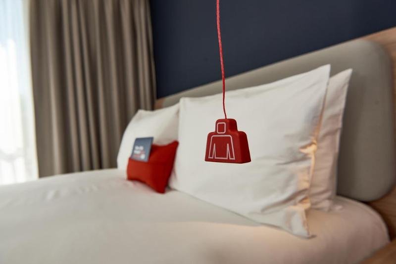 Фото Holiday Inn Express Amsterdam - City Hall, an Ihg Hotel