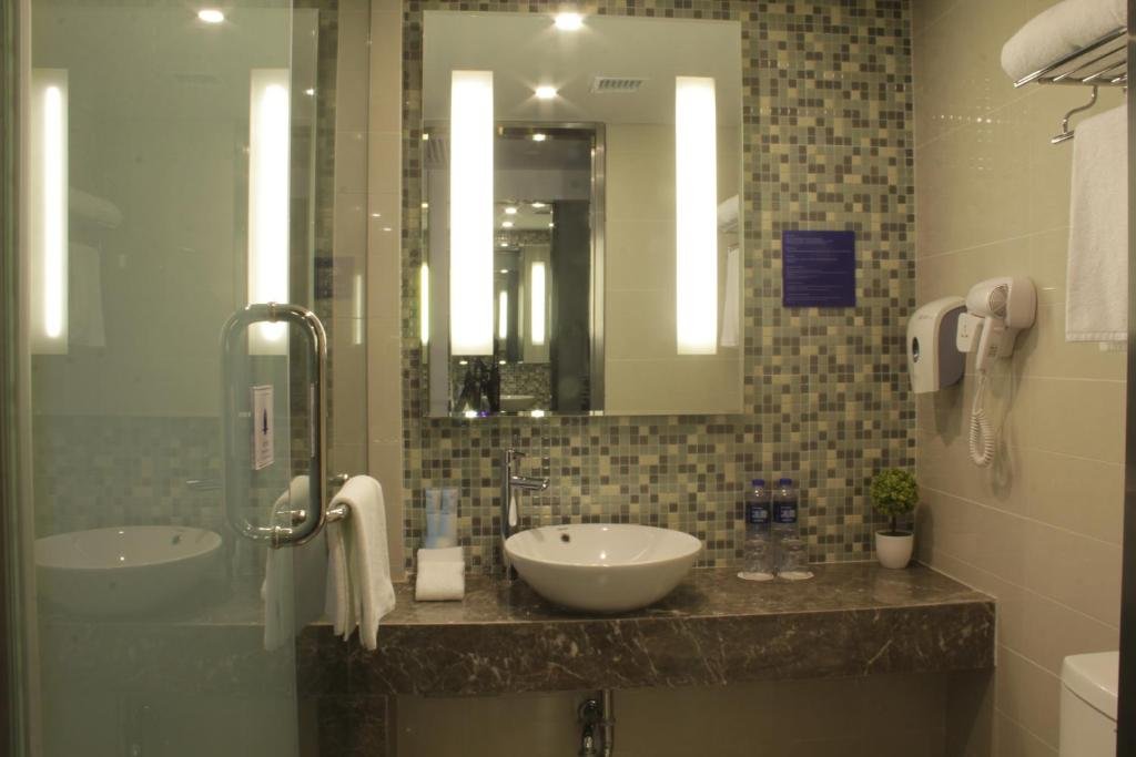 Фото Holiday Inn Express Shanghai New Jinqiao