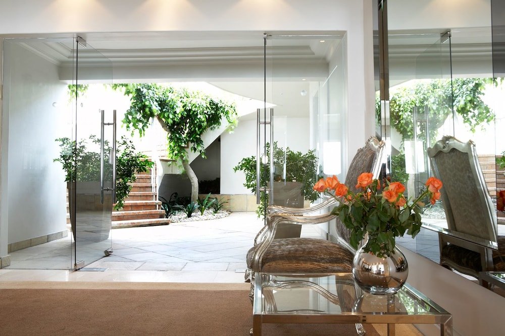 Фото The Clarendon - Bantry Bay