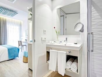 Фото La Goleta Hotel de Mar - Adults Only