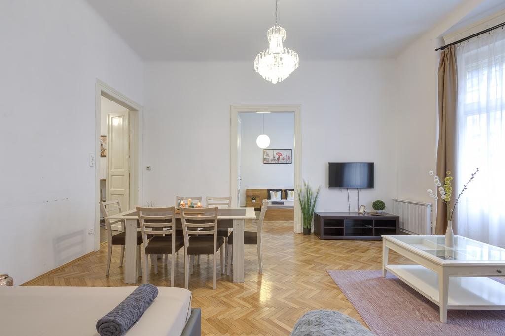 Фото Real Apartments Lovag