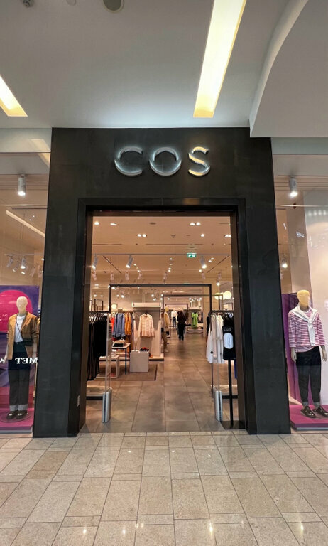 Clothing store COS, Dubai, photo