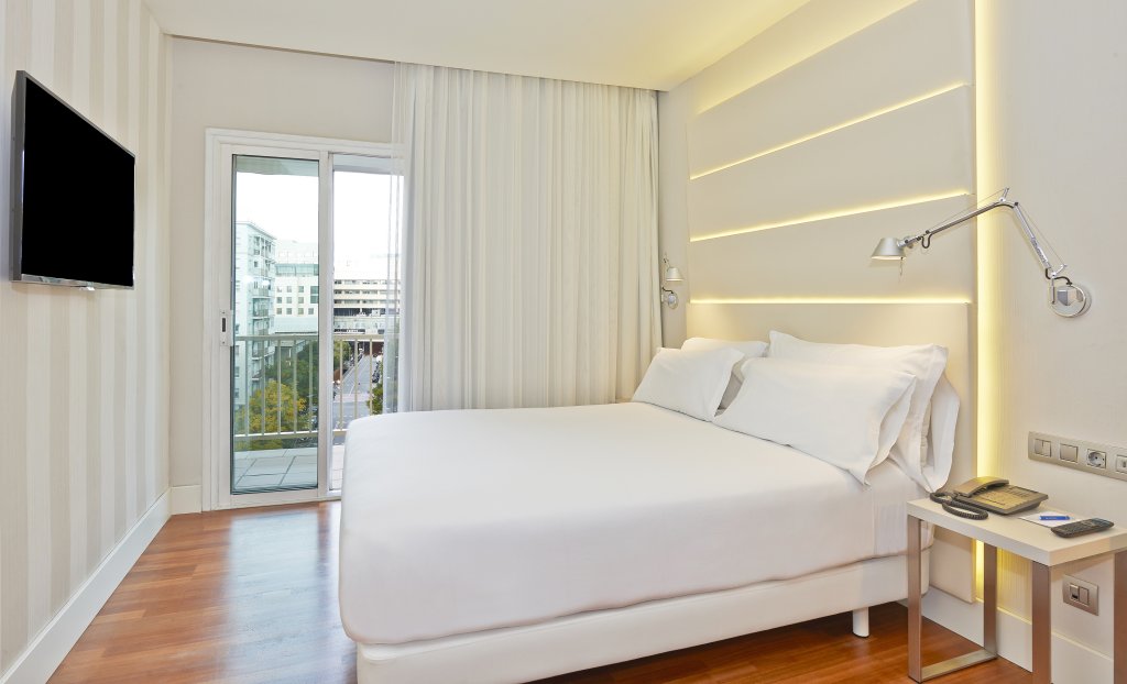Фото Nh Barcelona Les Corts