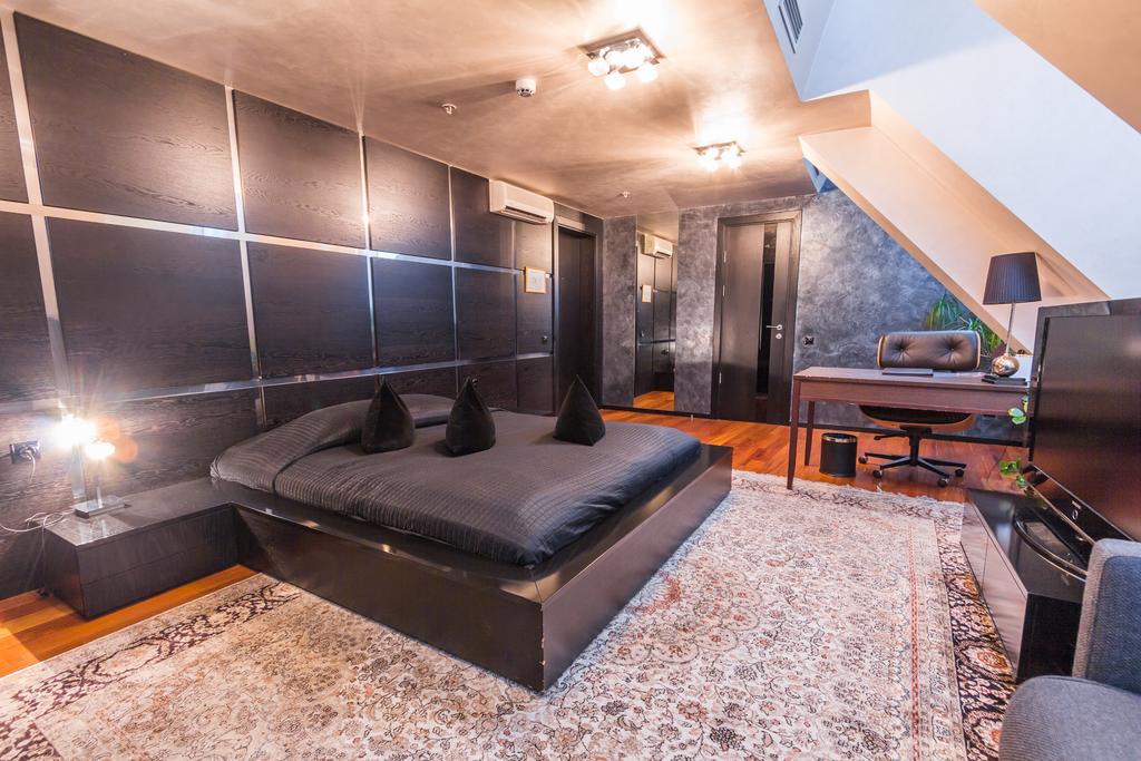 Фото Royal Square Hotel & Suites