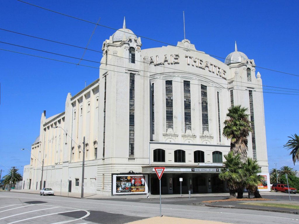 Фото отеля 1