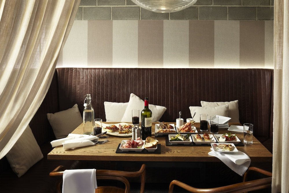 Фото Hotel Realm