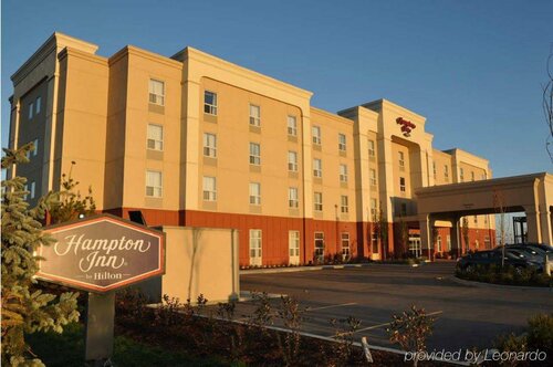 Внешний вид отеля Hampton Inn by Hilton Edmonton/South, Alberta, Canada в Эдмонтоне, фото 1