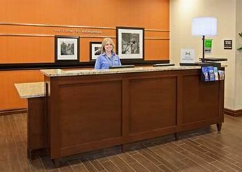 Внешний вид отеля Hampton Inn by Hilton Edmonton/South, Alberta, Canada в Эдмонтоне, фото 5