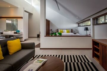 Фото The Aviary Hotel