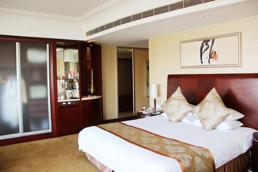 Фото Oriental Riverside Hotel Shanghai (Shanghai International Convention Center)