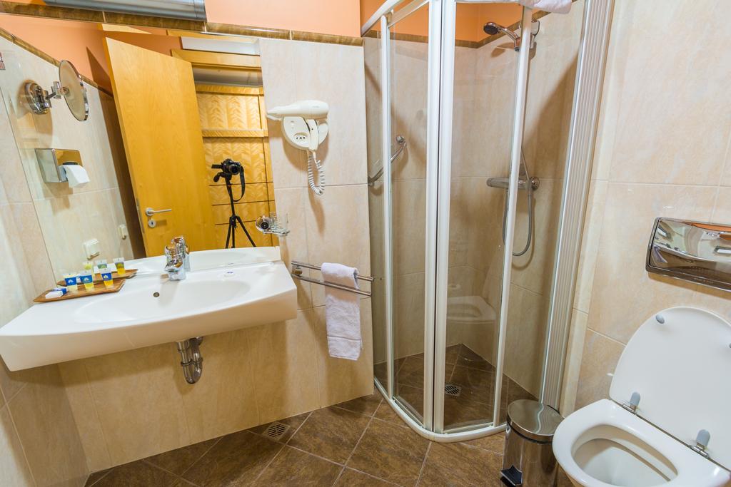 Фото Royal Square Hotel & Suites