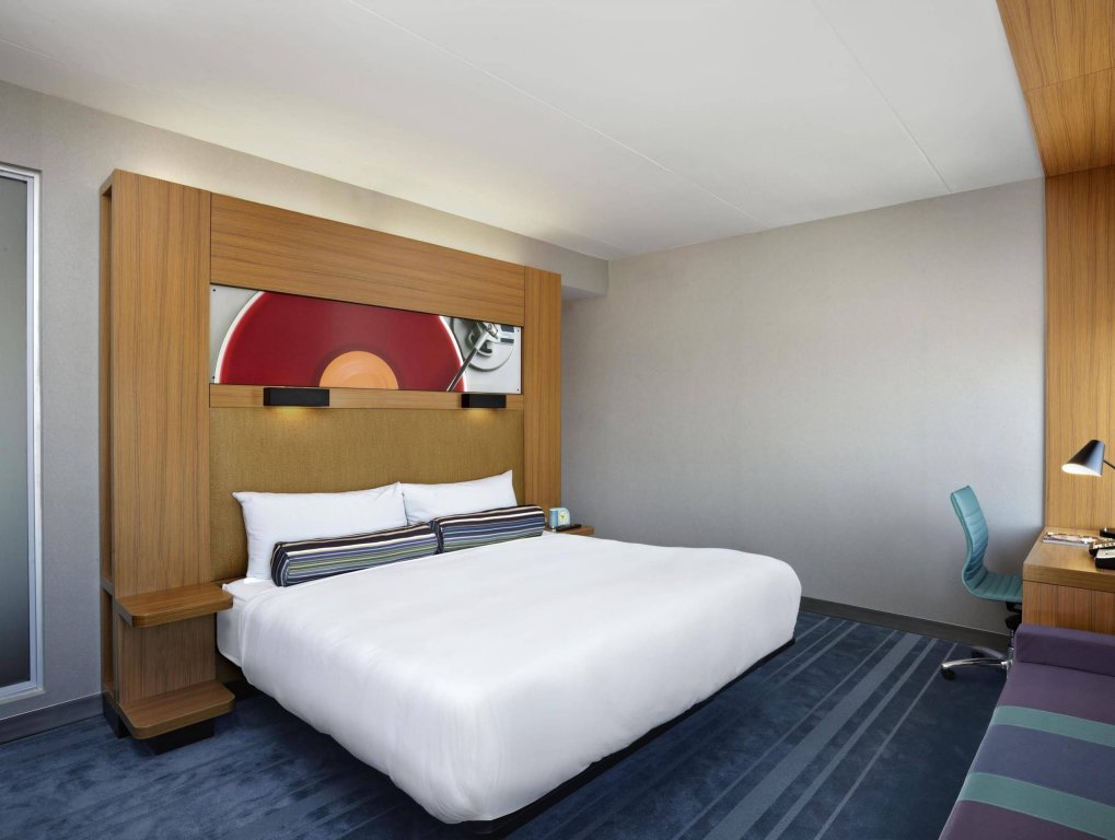 Фото Aloft Vaughan Mills