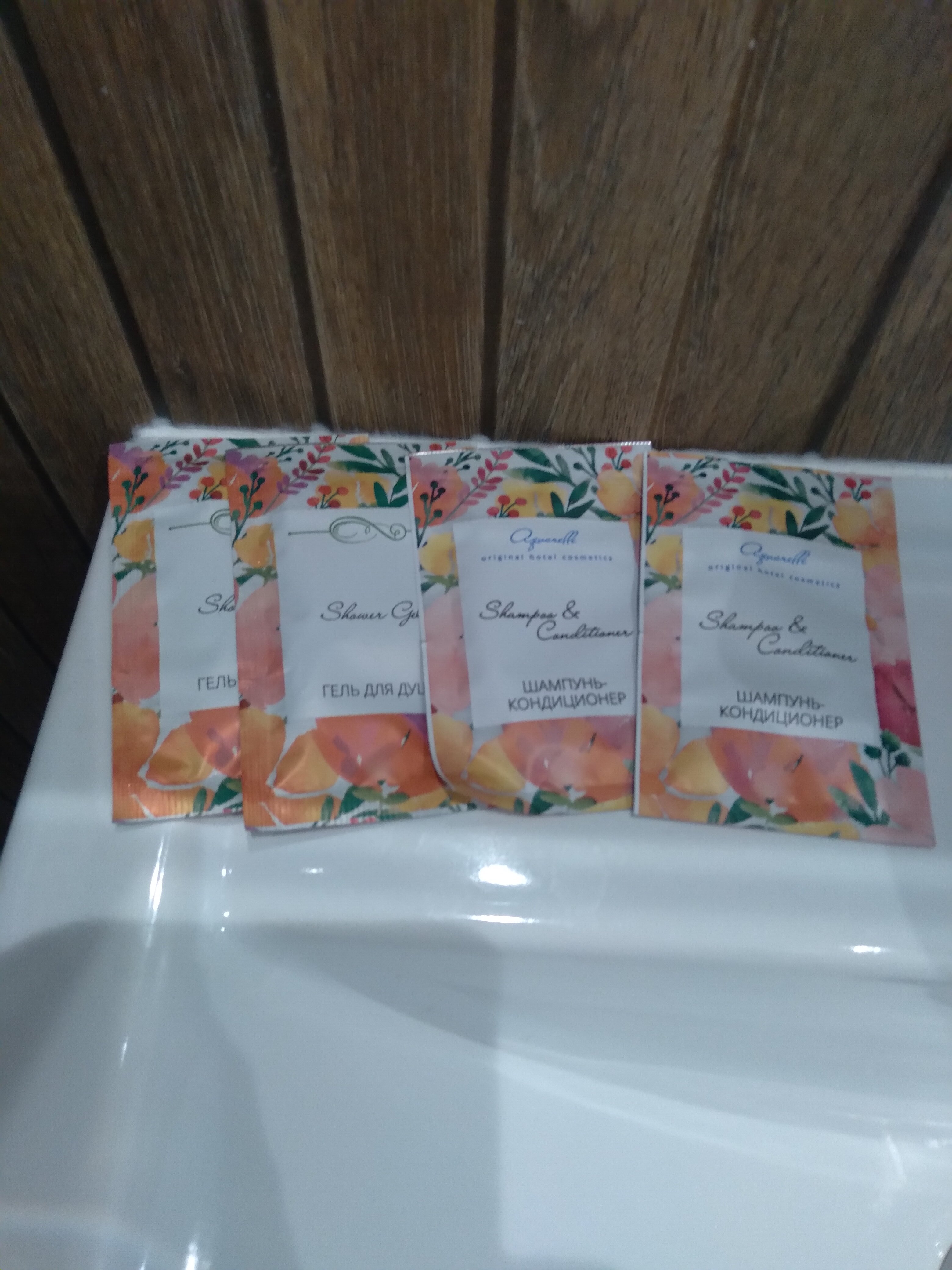 Фото Демократ на Краснопутиловской 111