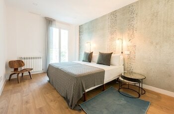 Фото Plaza de España Skyline