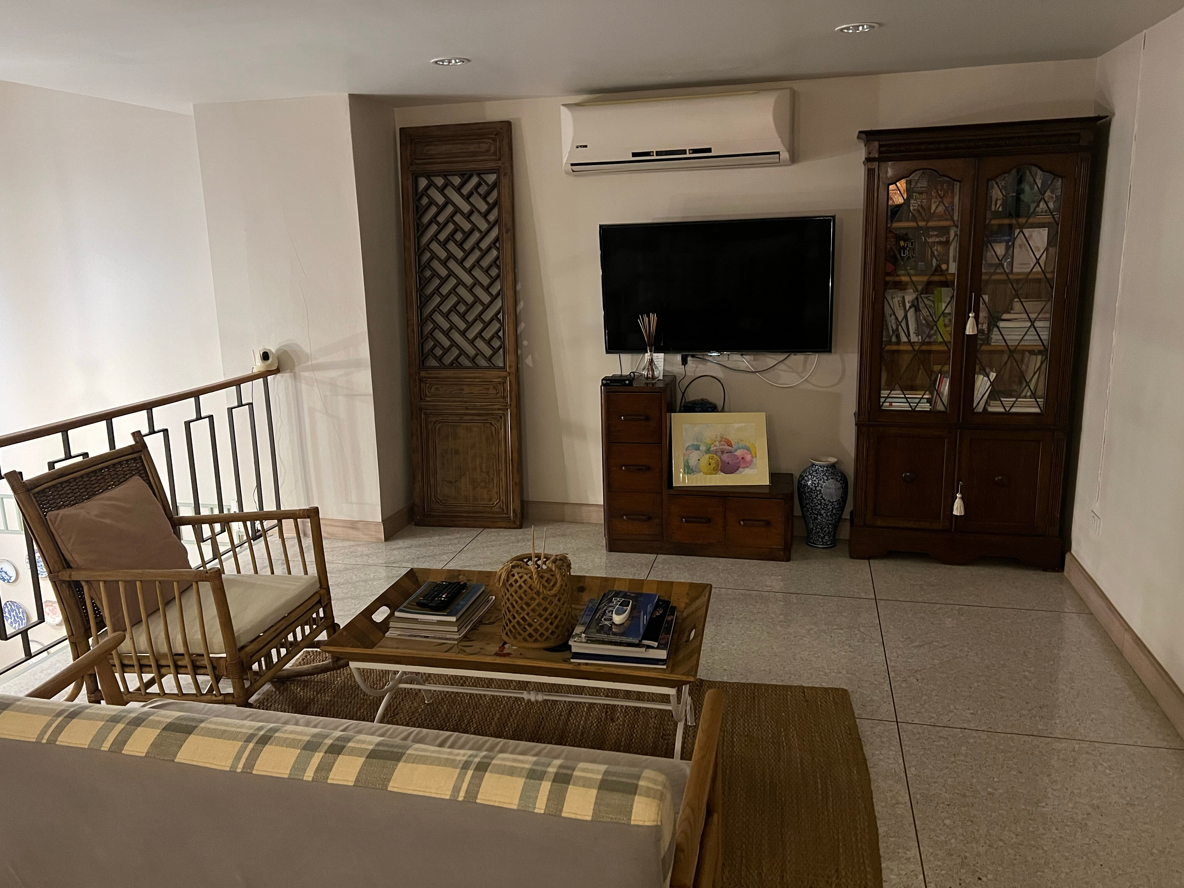 Фото Vera Nidhra - Self check-in after 7pm