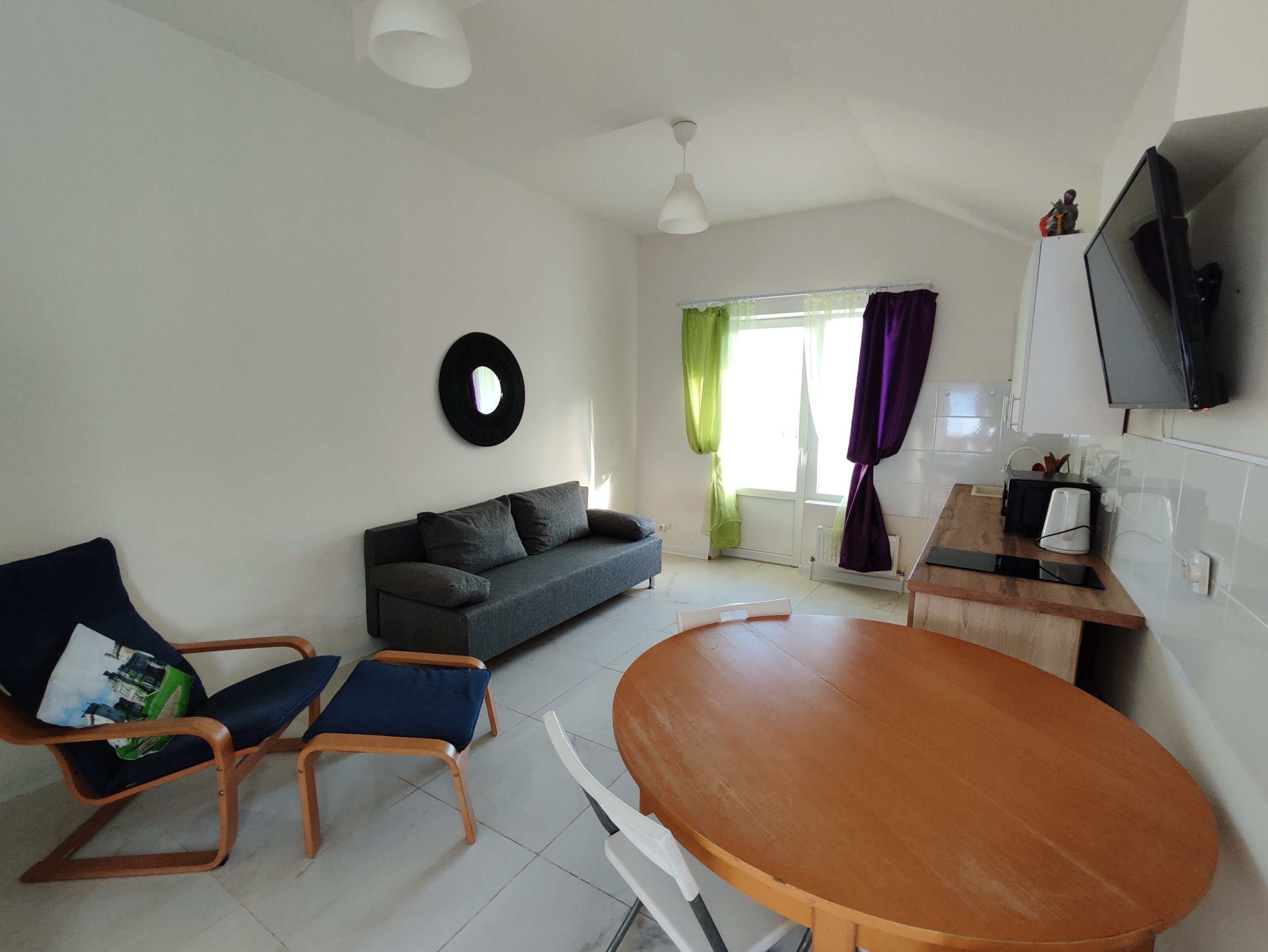 Фото Белоснежный дом в историческом центре