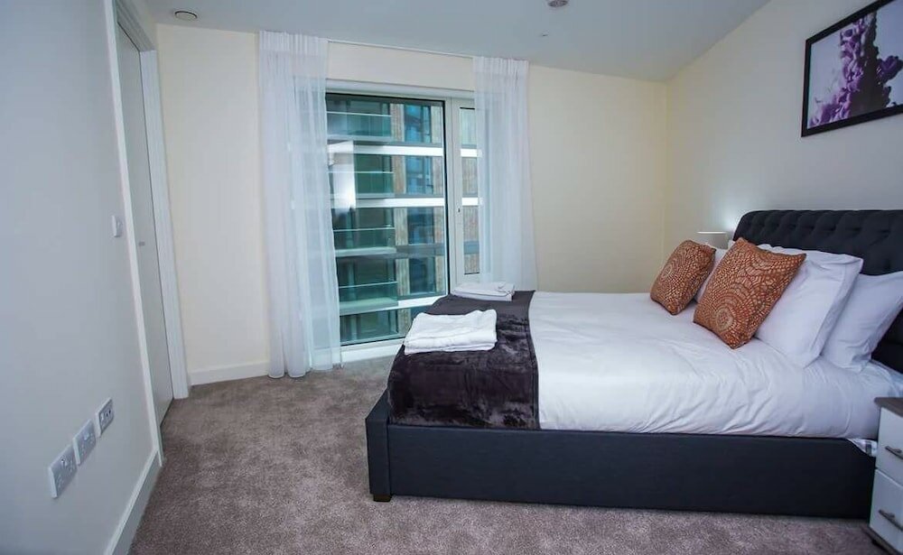 Фото Premium Woolwich 2 Bed Apartment