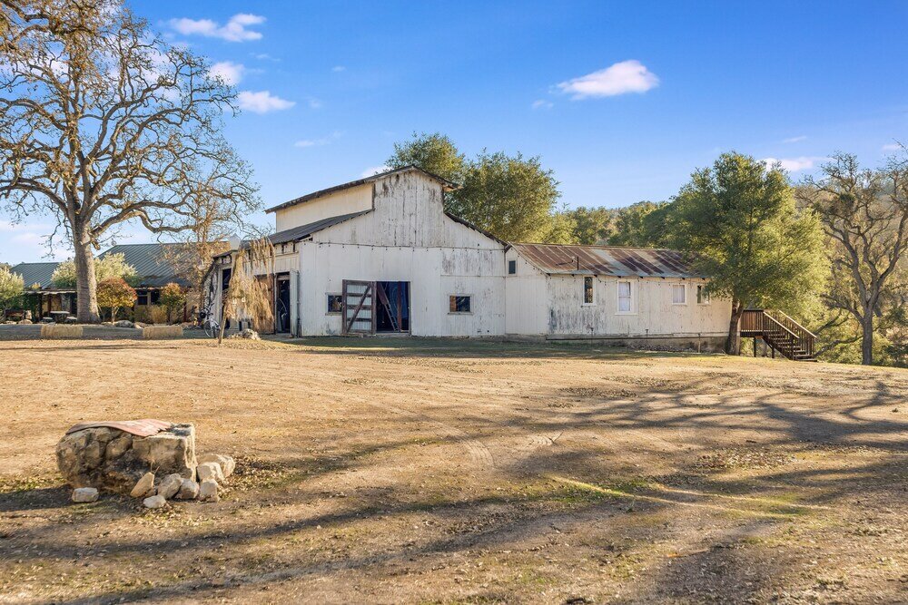 Фото Harmony Over The Hill