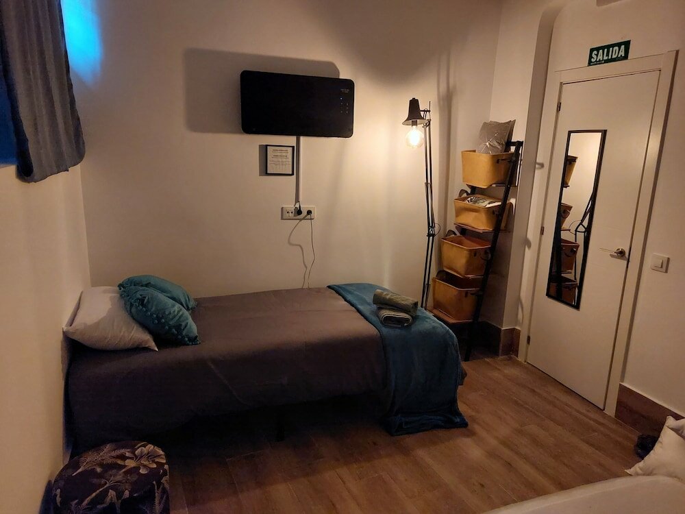 Фото Calle de Esteban Terradas 3 bajo