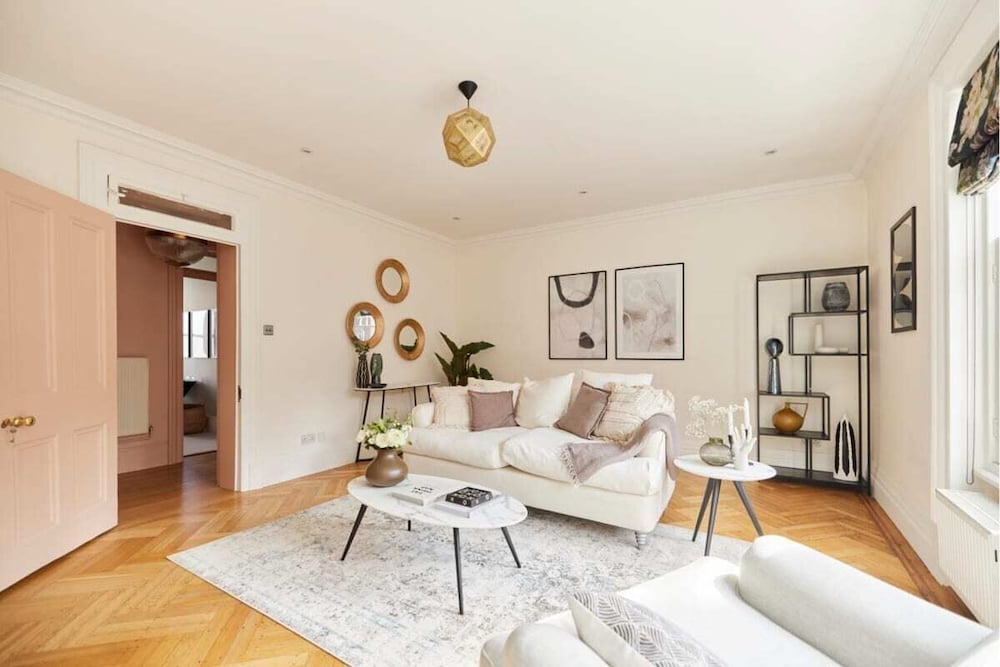 Фото The Hyde Park Mansion Place - Lovely 3bdr Flat
