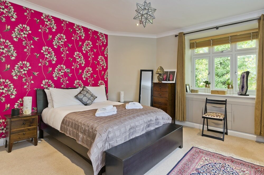 Фото Delightful Apartment in Prime Location Near Hampstead Heath by Underthedoormat