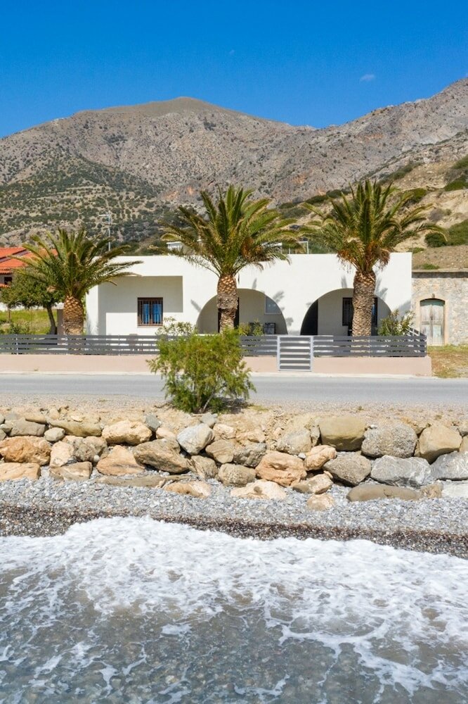 Фото Atalanti Seaside Junior Suites