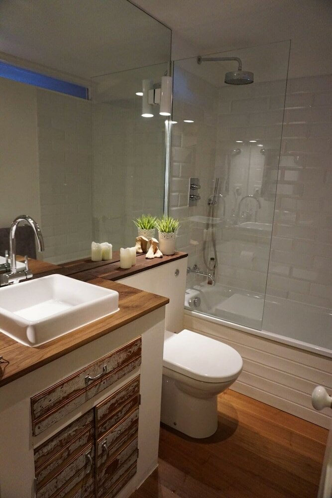 Фото Beautiful Canalside 1-bedroom Flat With Terrace