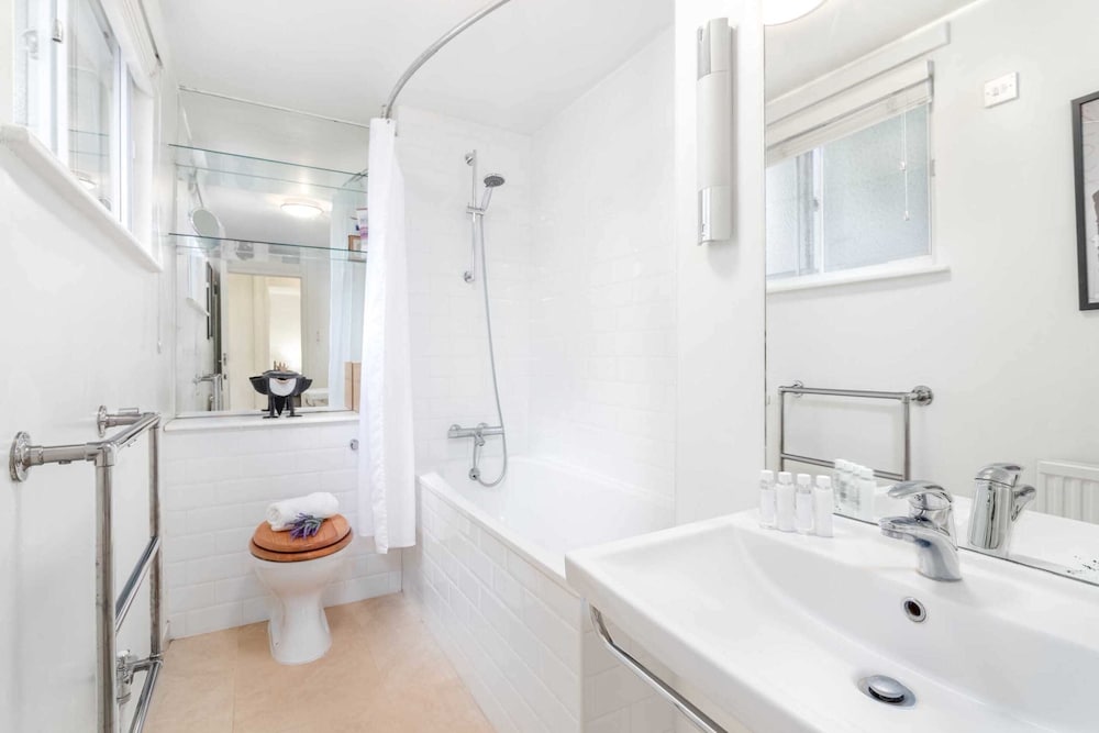 Фото Bright Bayswater Apartment