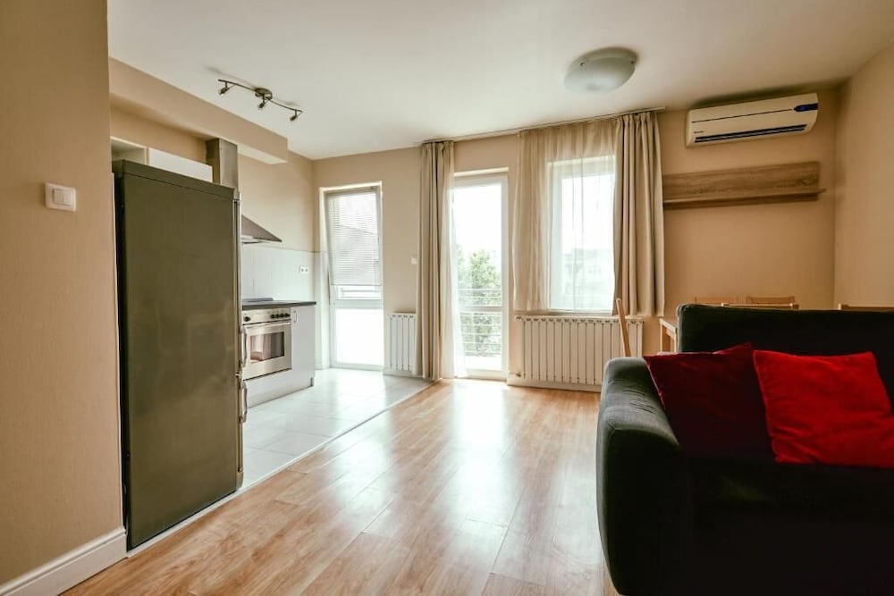 Фото Victoria Garden Apartments