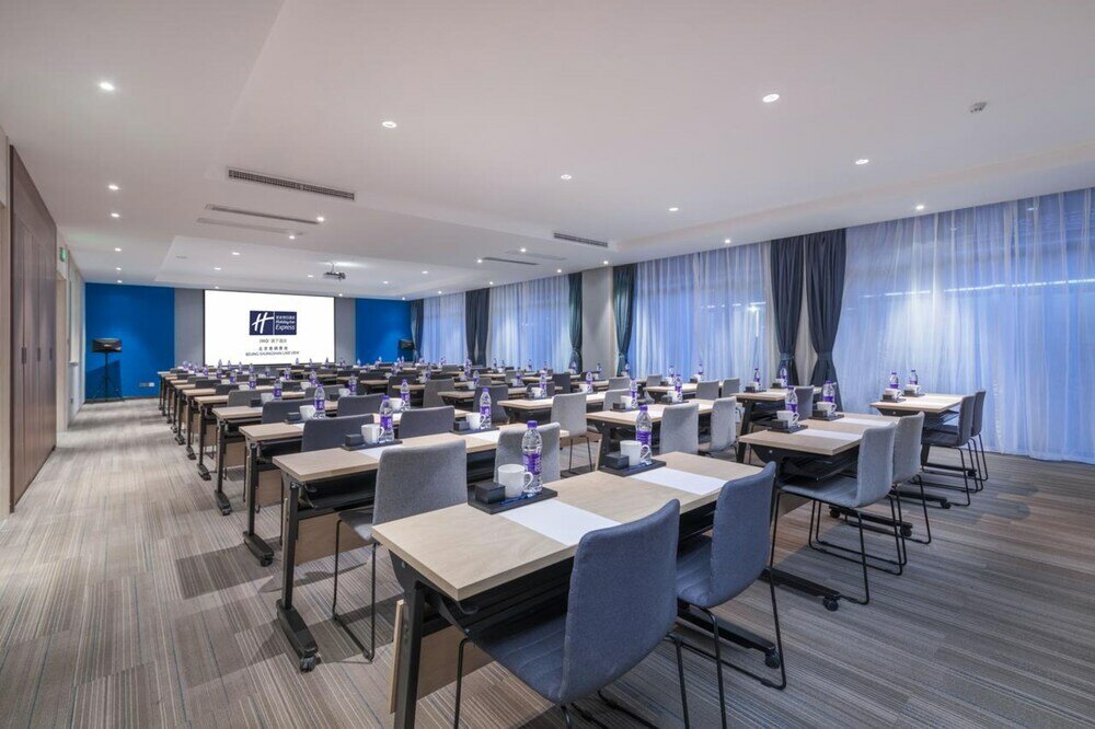 Фото Holiday Inn Express Beijing Shijingshan Lakeview, an Ihg Hotel