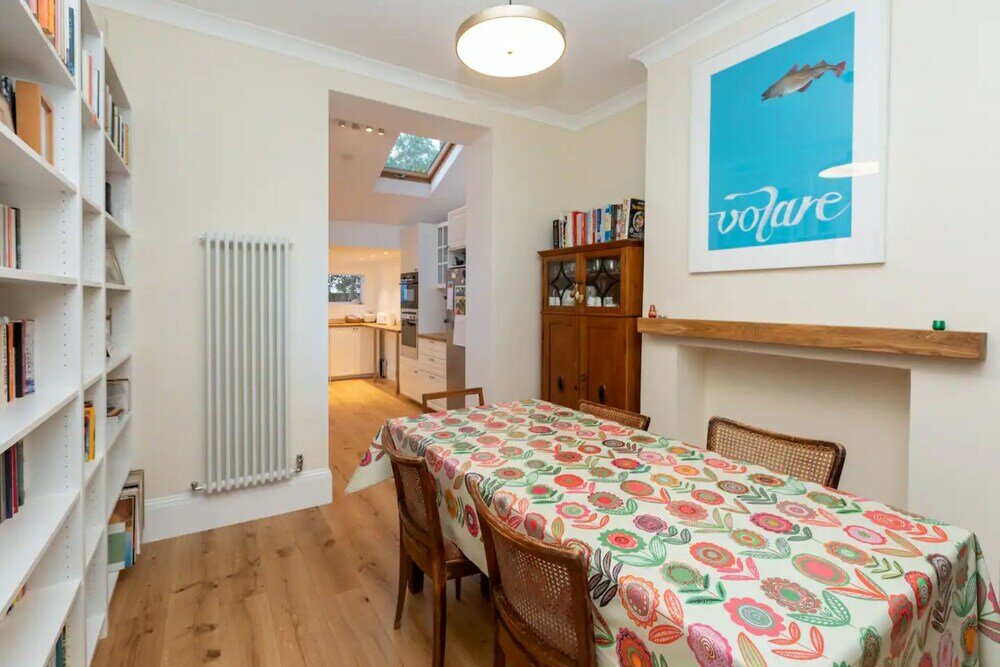 Фото Spacious and Vibrant 3bd House - Kentish Town
