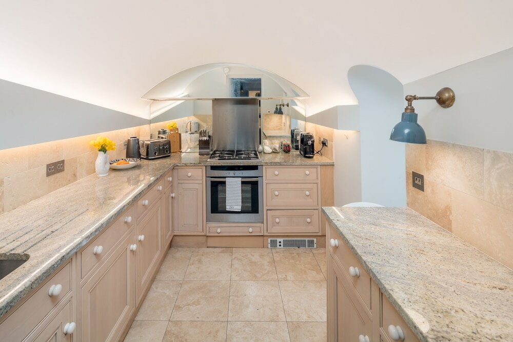 Фото Altido Charming 1br flat w Patio in the Heart of Pimlico