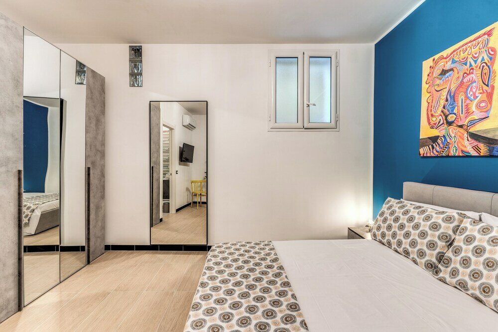 Фото The Quarters Naples Apartment