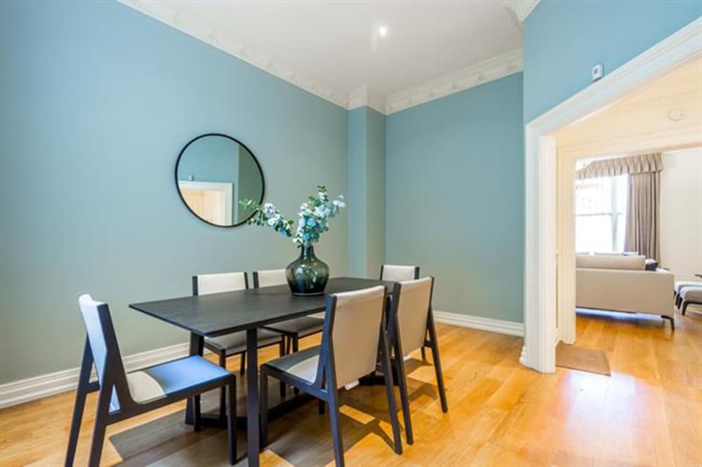 Фото Cleveland Square Mansions