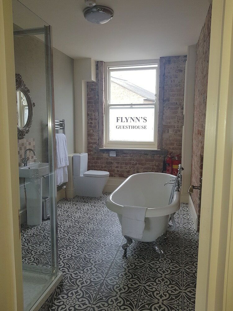 Фото The Crown Pub & Guesthouse