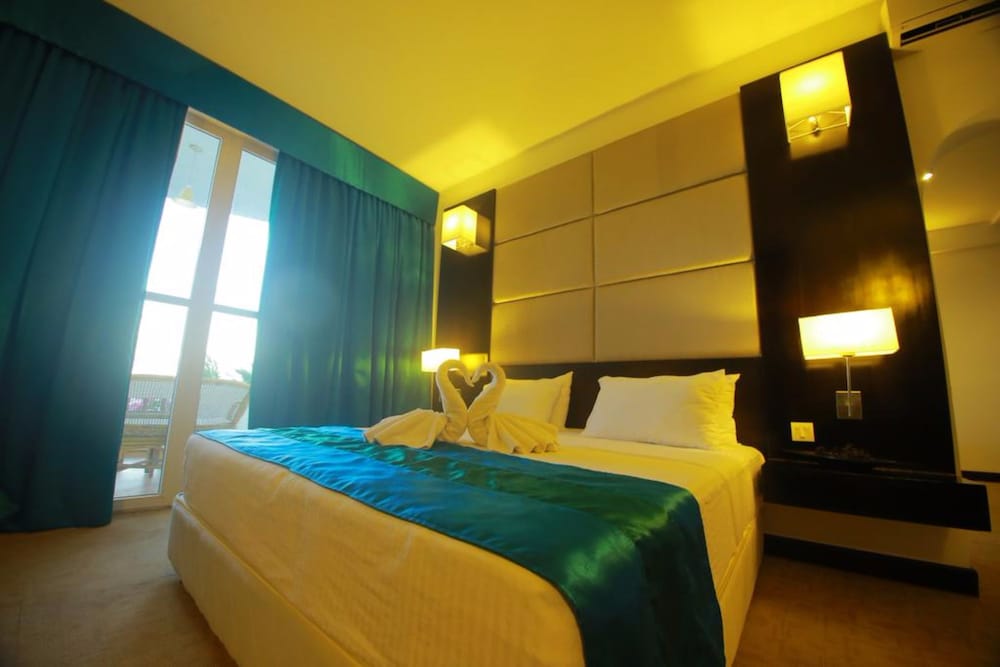 Фото Peacock Beach Resort & SPA