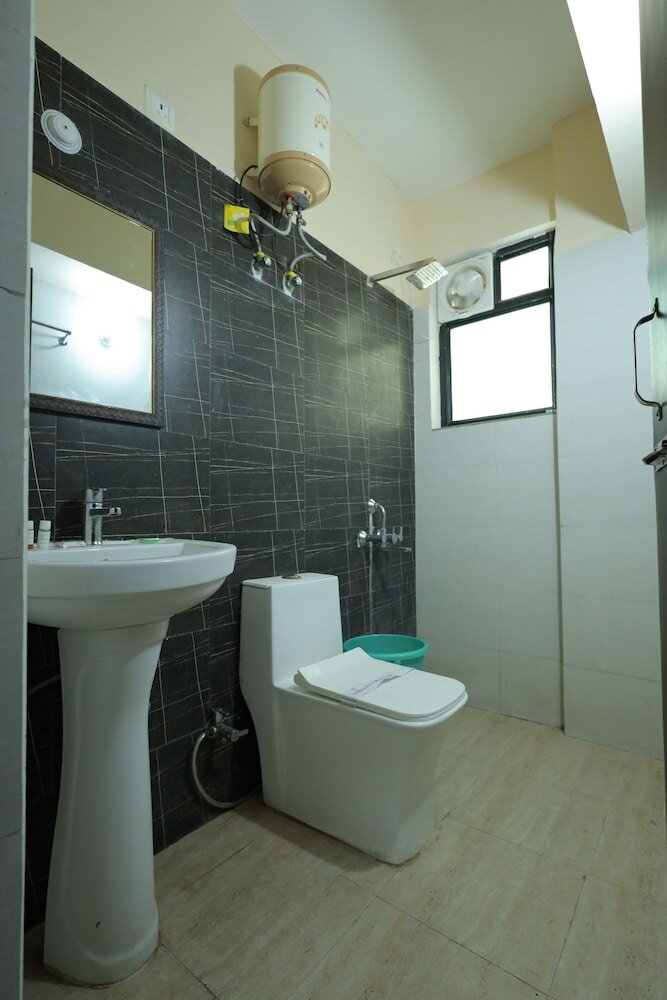 Фото Tulsi Garden - Near Prem Mandir Vrindavan