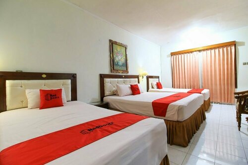 Гостиница RedDoorz near Klaten Train Station в Клатене