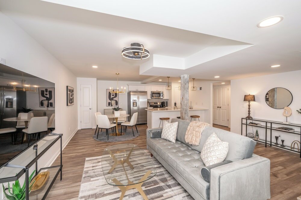 Фото Covington Charm Suites