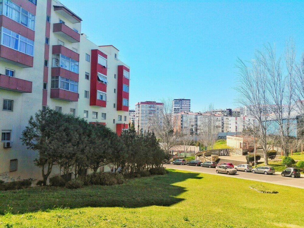 Фото Odivelas metro hospedagem