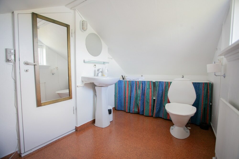 Фото Red Robin - Vacation homes next to Svartifossur waterfall