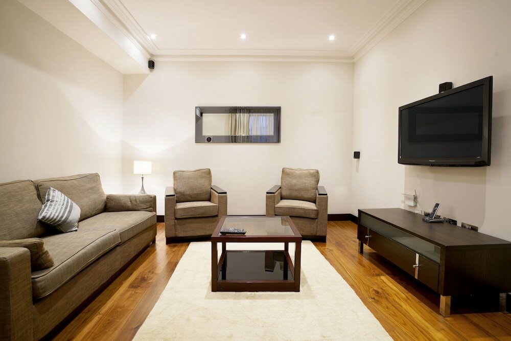 Фото 130 Queen's Gate Apartments