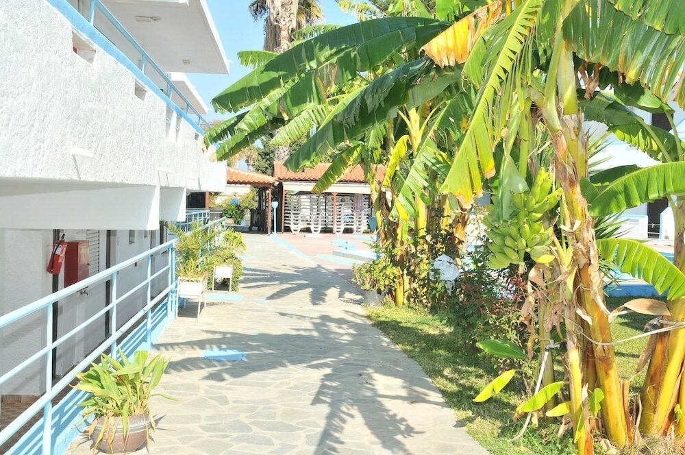 Фото Yiannis Yard Studios & Apartments